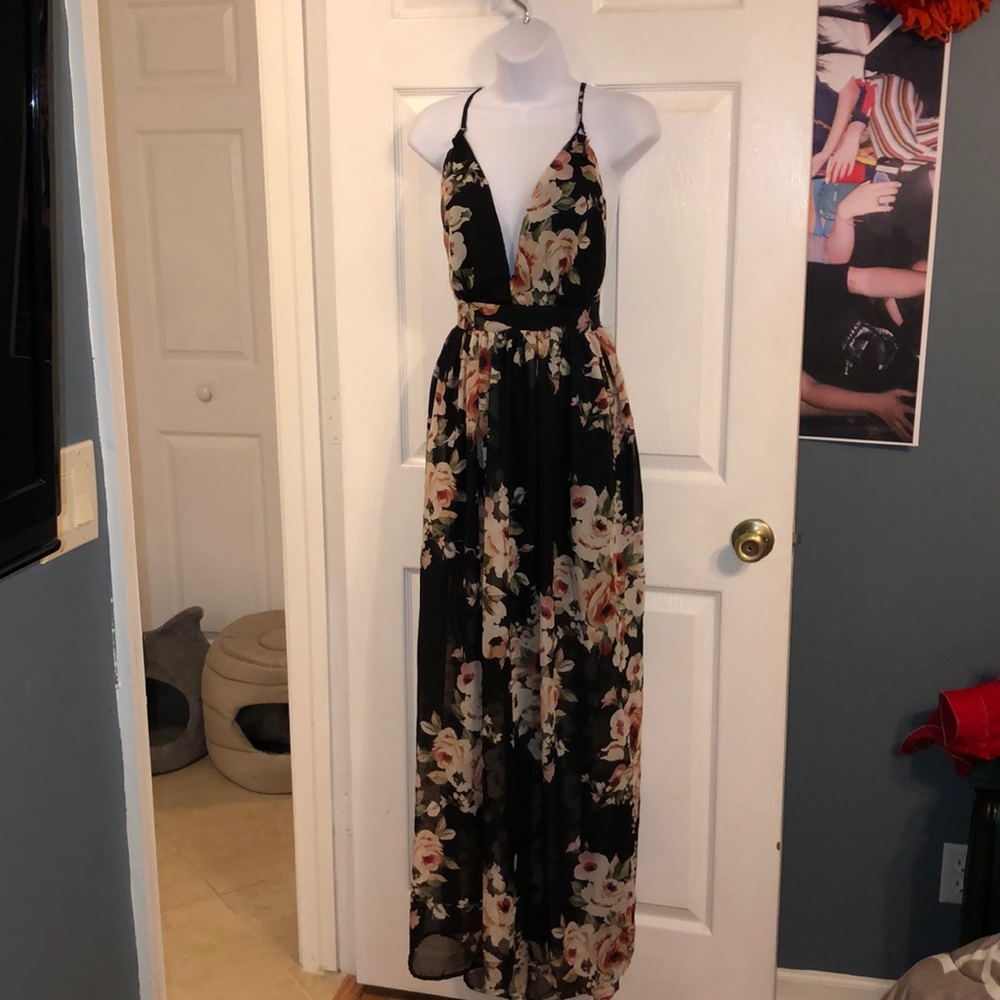 Gorgeous floral sheer plunge neck dress size M
